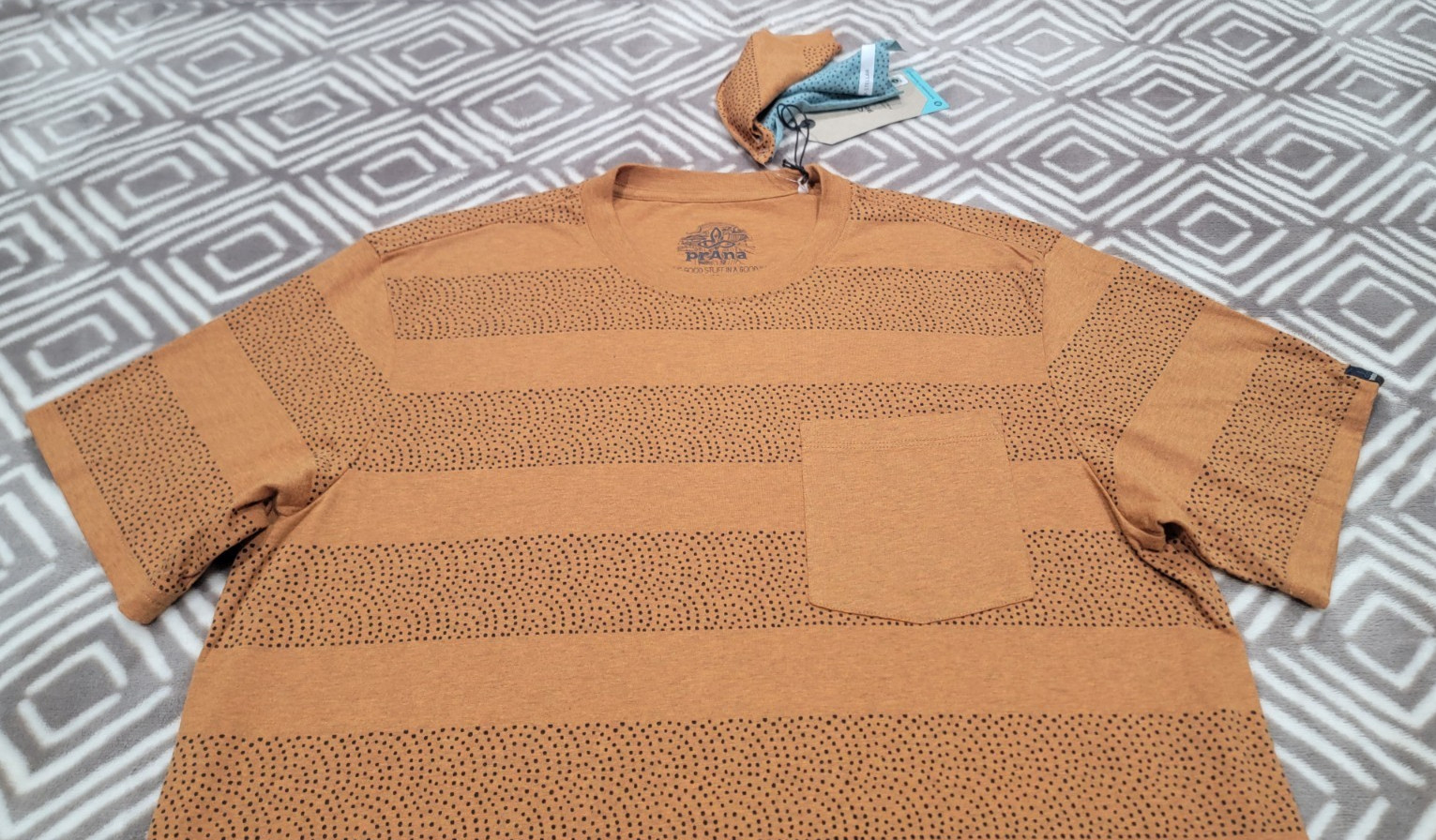 NWT prAna Men's M Roots Studio Dots Pocket tee T-Shirt Short Sleeve Copper Brown gallery