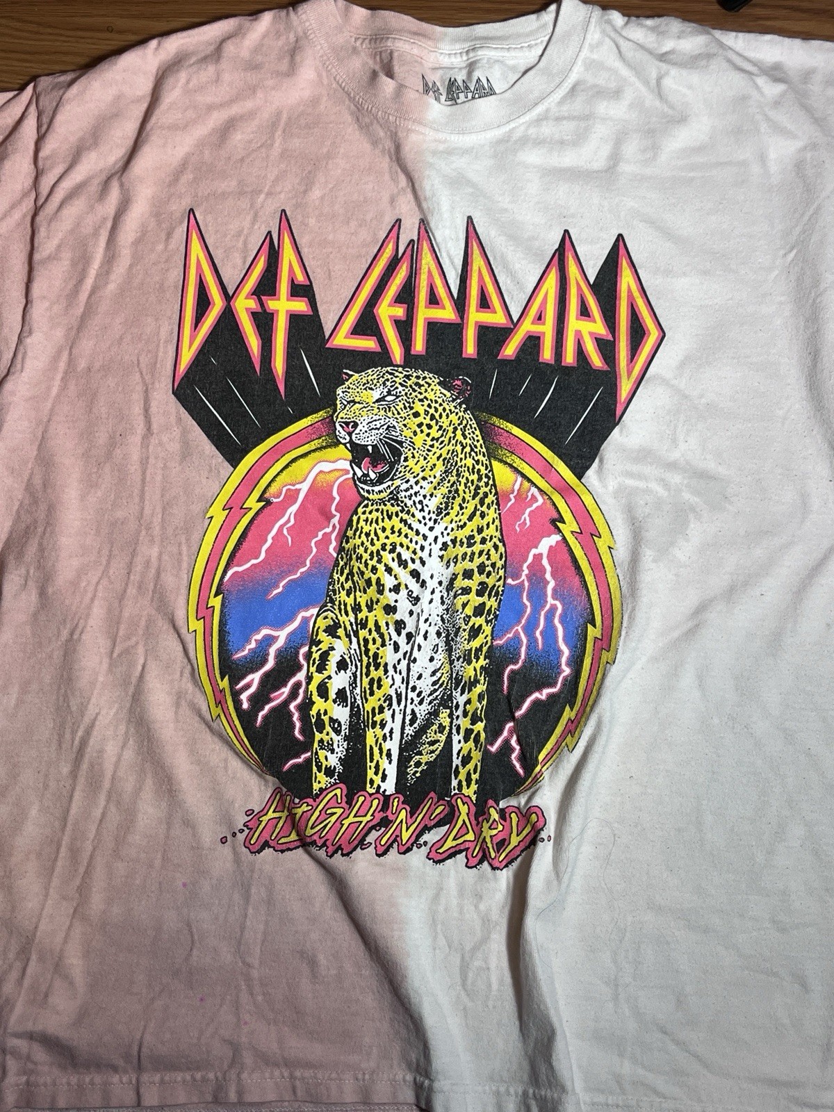 Def Leppard T-Shirt Mens Size L Tie-Dye High Dry Leopard 90s Rock Band Tee gallery
