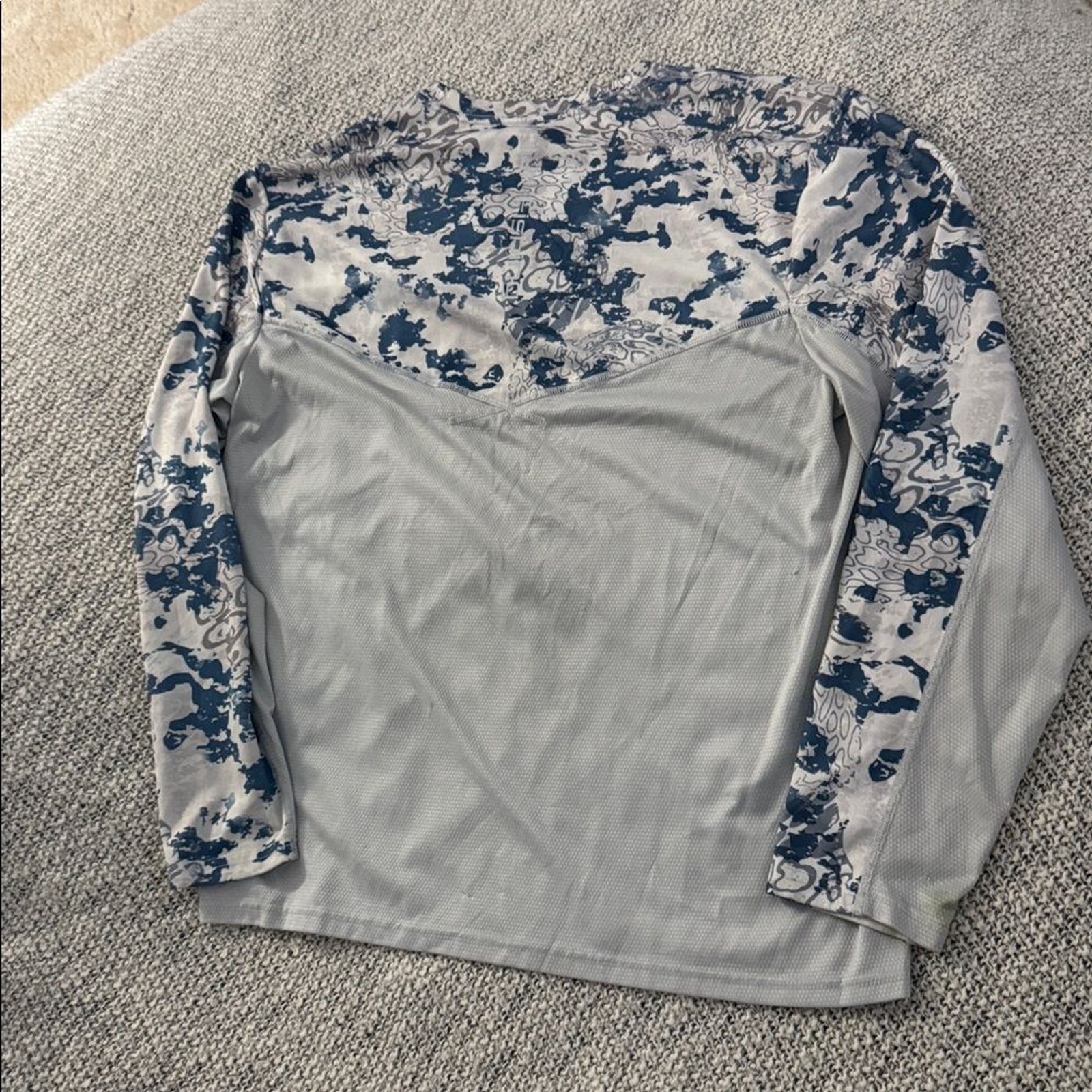 Huk Performance Fishing Shirt – Blue Camo Print – Size Large gallery