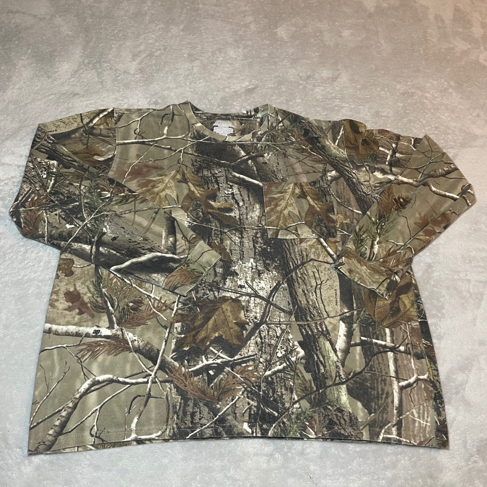 Realtree Mens XL Long Sleeve Pocket T-Shirt Camo Hunting Fishing AP Pattern Y2K gallery