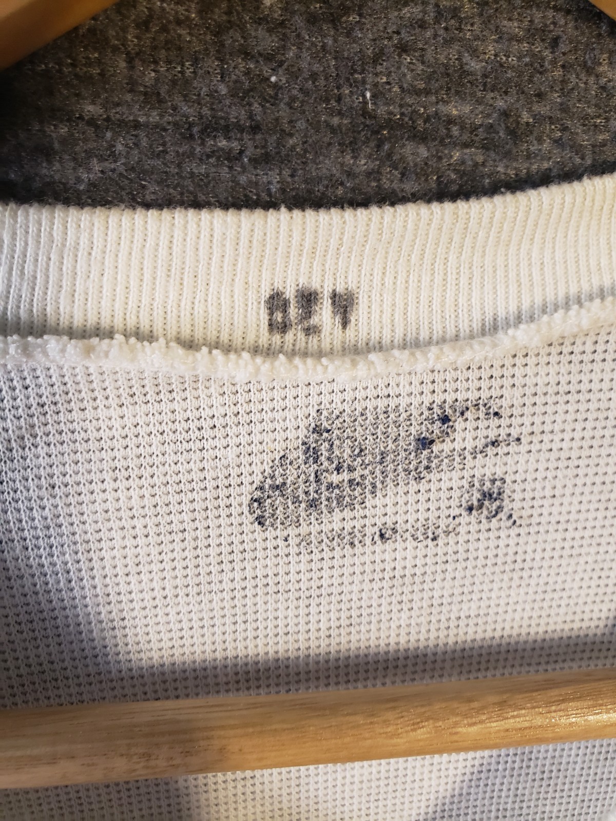 Vintage L Nike V-neck t-shirt textured knit fabric gallery