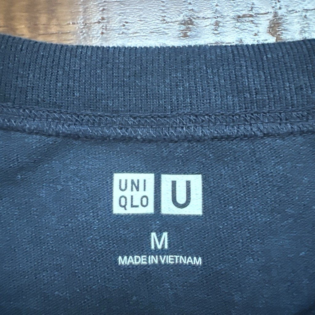 Uniqlo Men's Dark Navy Blue Short Sleeve T-Shirt Size Medium gallery