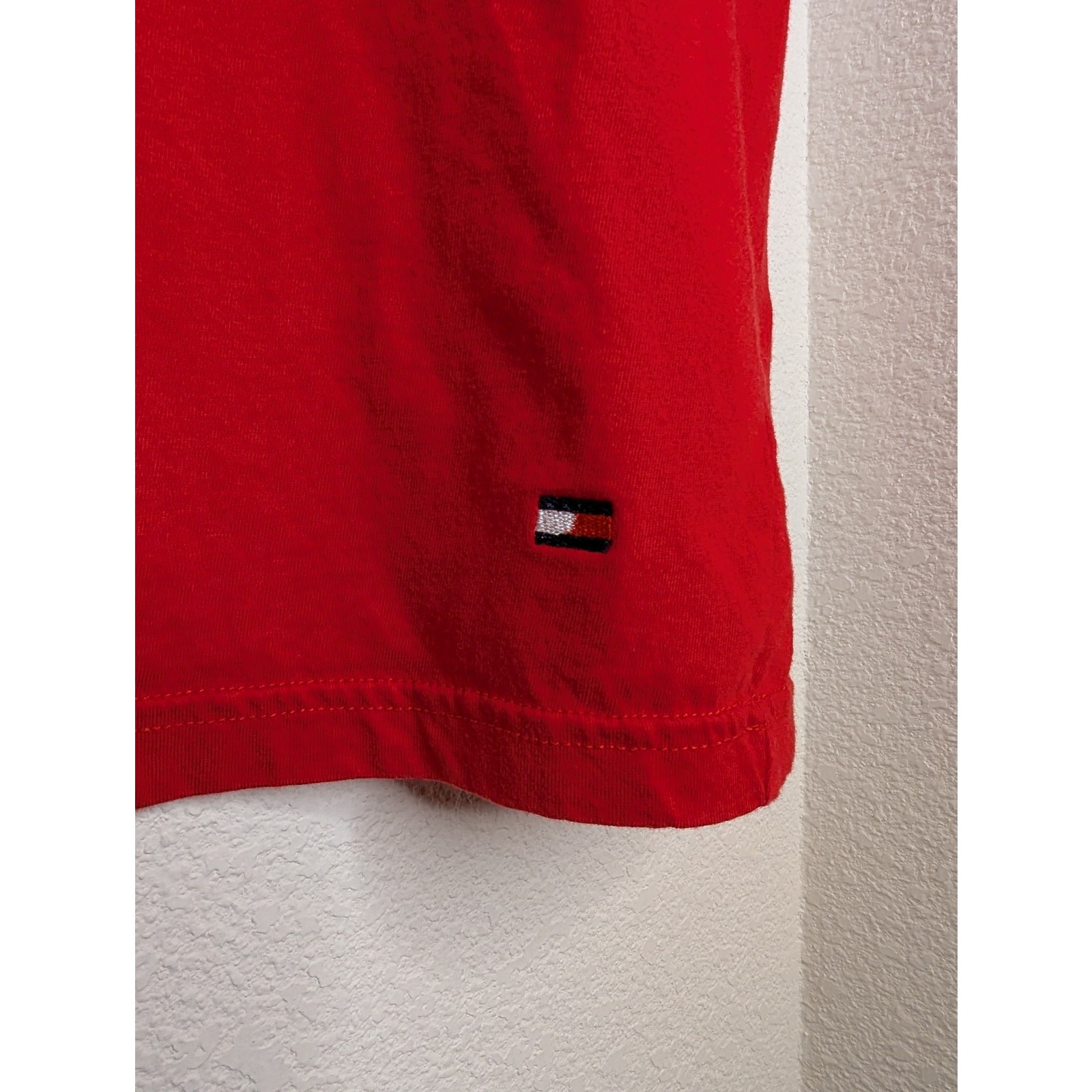 Tommy Hilfiger Men's Cherry V Neck Basic Tee XL Travel Casual Beach Preppy Chic gallery