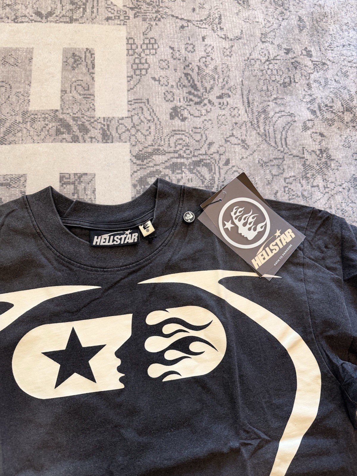 Hellstar Men’s S Black Cotton Graphic Logo Star Crew Neck Tee gallery