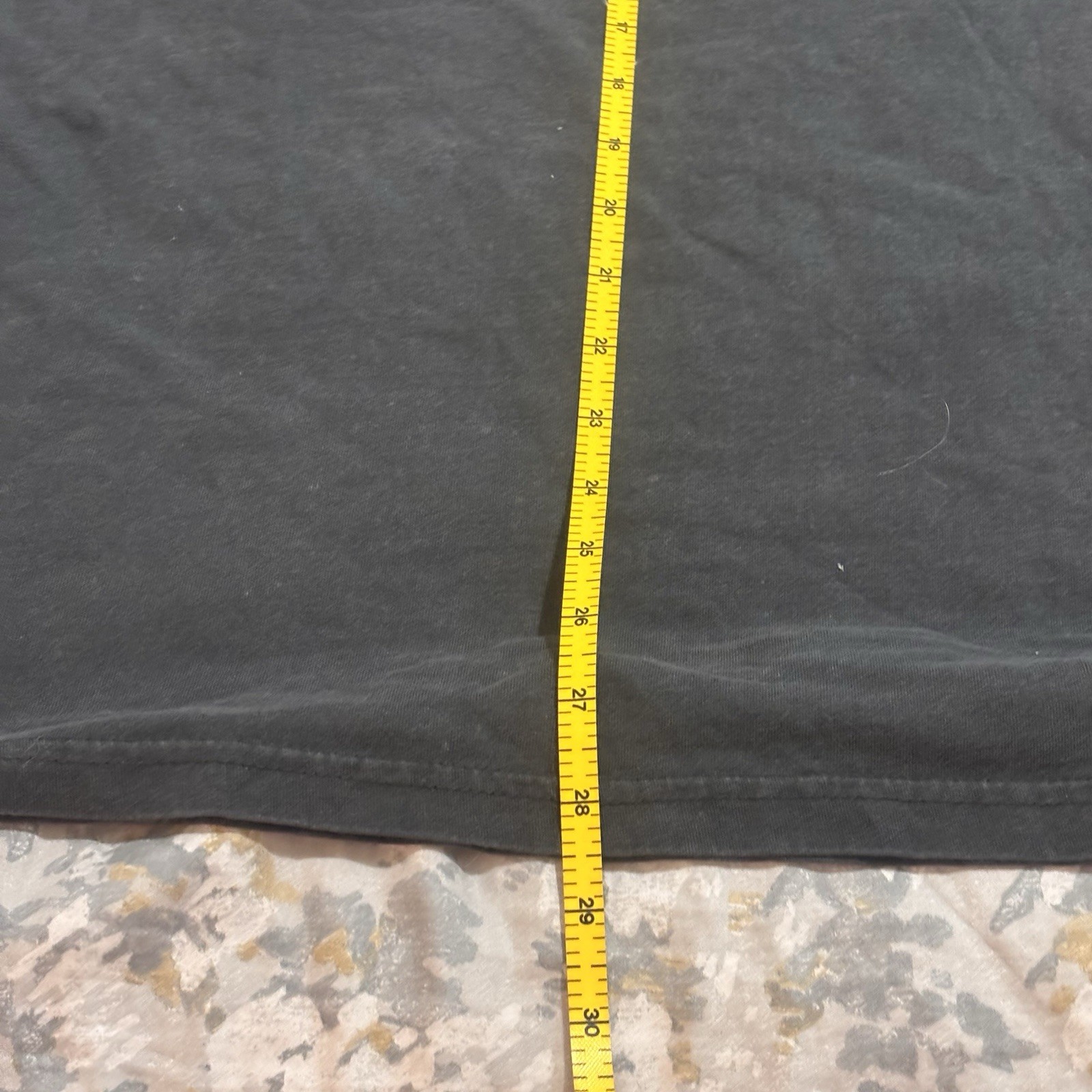 Modelo Men's Beer 6-Pack charcoal Gray Graphic print T-shirt Size M gallery