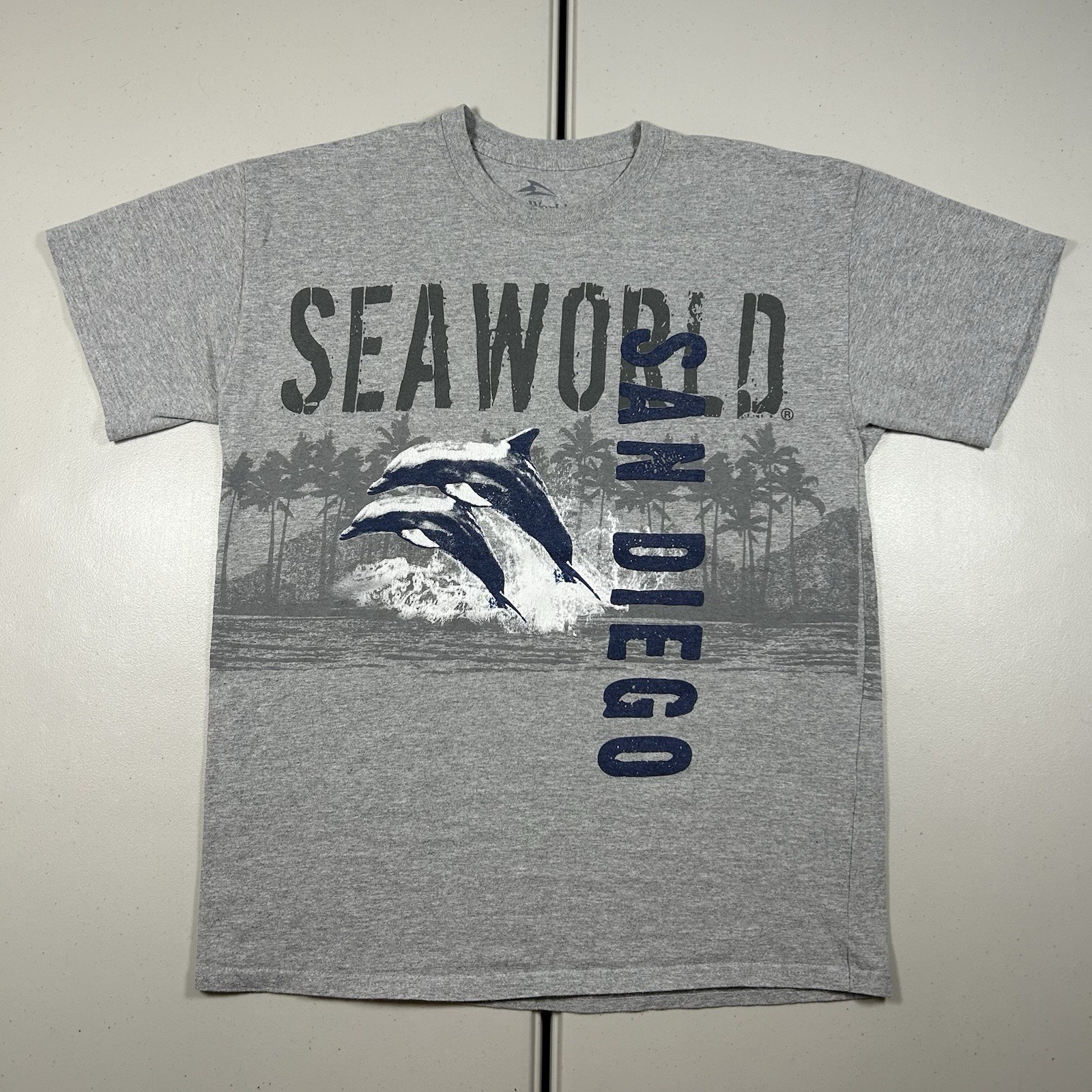 Sea World San Diego Dolphin Graphic Shirt Men's Size Large Fish Animals Nature gallery