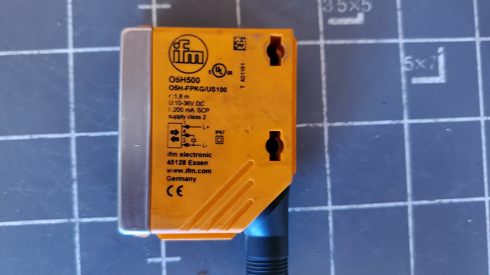 IFM Diffuse Reflection Sensor with Background Suppresion, O5H-FPKG/US100 /10-30V