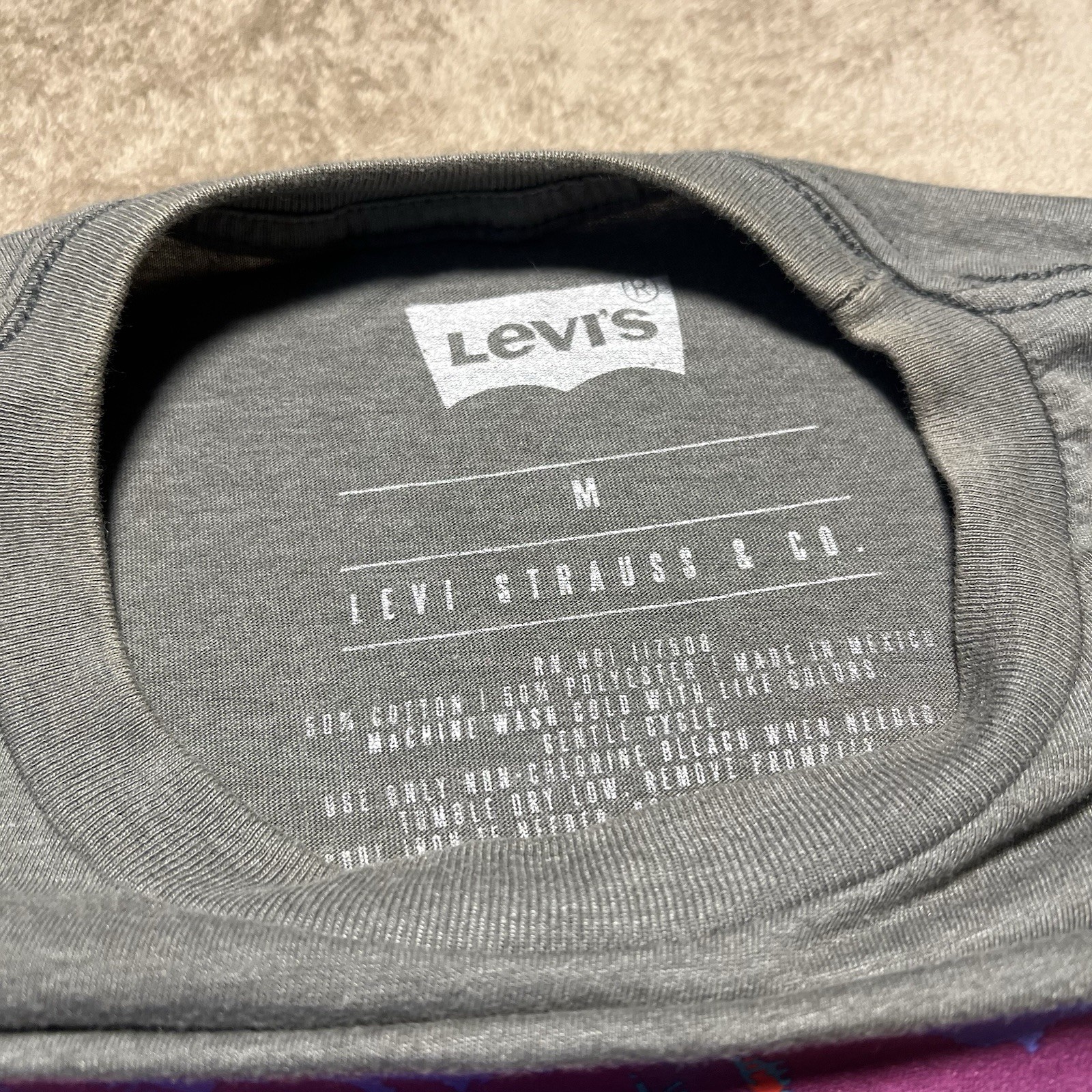 Levis Southwestern Neon Batwing Logo T Shirt Mens Medium Gray Retro Western Tee gallery