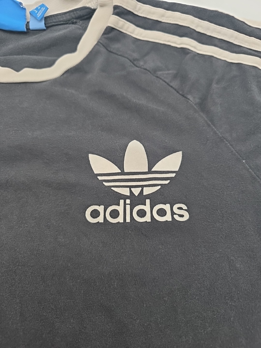 Adidas T-shirt Men Black Medium Graphic Print Logo Tee. #45929 gallery
