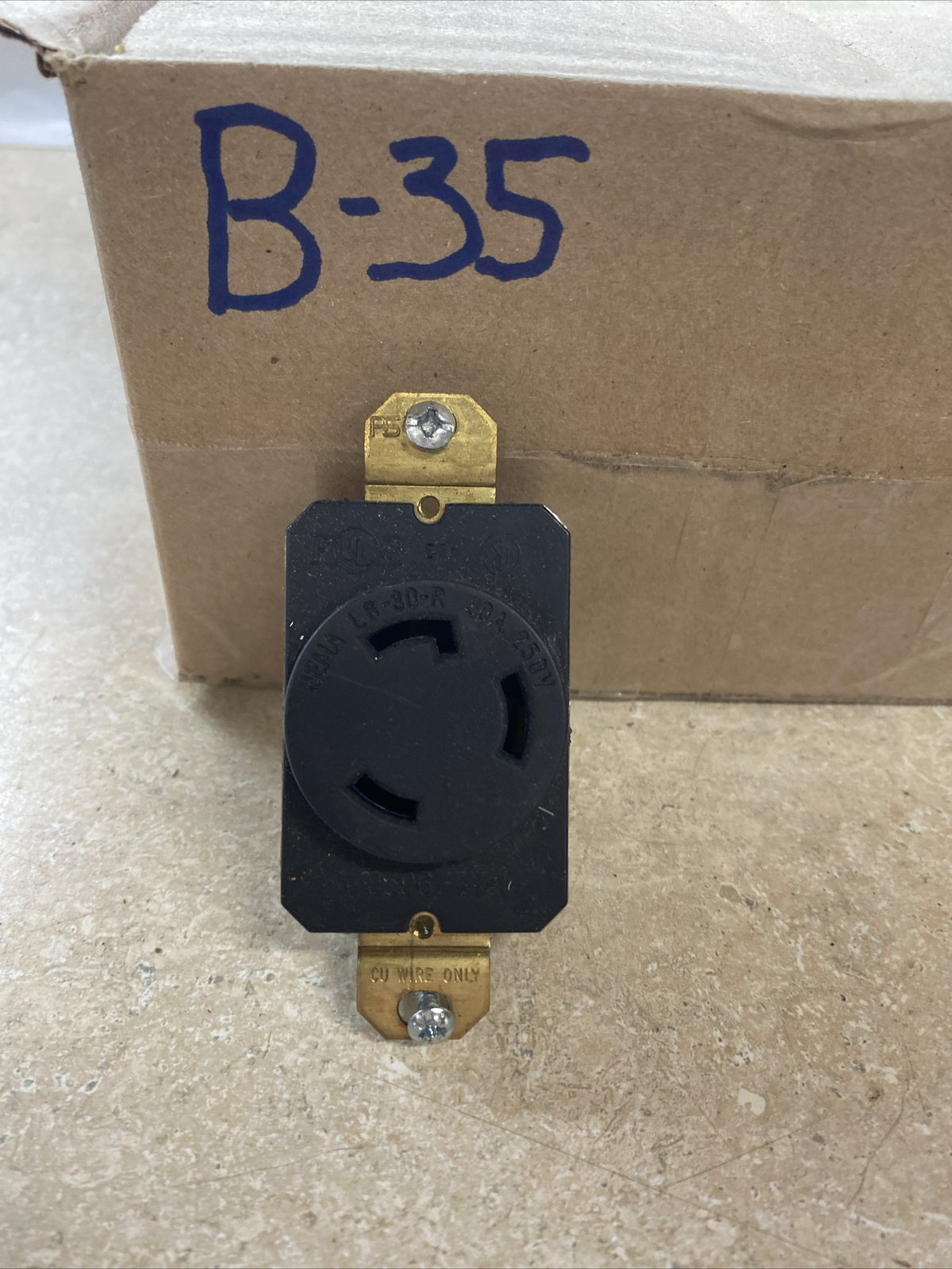 Pass & Seymour L6-30-R 30amp. Twist Lock Outlet With Screws. ￼