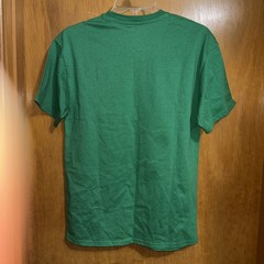 PEANUTS Green MERRY CHRISTMAS TSHIRT SNOOPY & THE GANG Medium Size