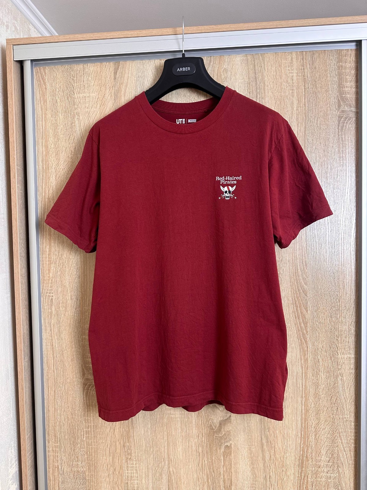 Red Haired Pirates Shanks One Piece Red Film Uniqlo T Shirt Anime Size L gallery