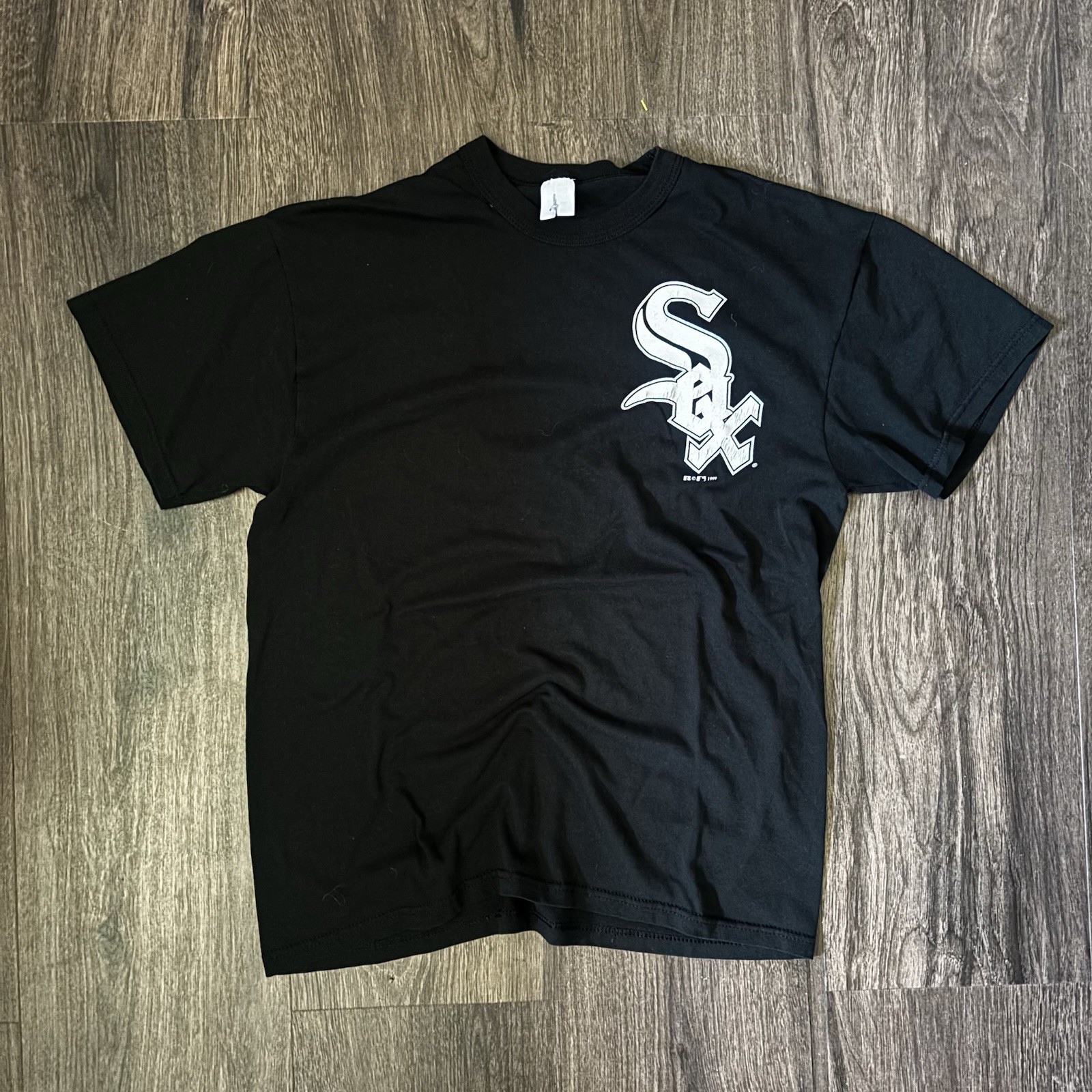 1999 vintageMen's Black Short Sleeve Graphic Print white sox T-Shirt gallery