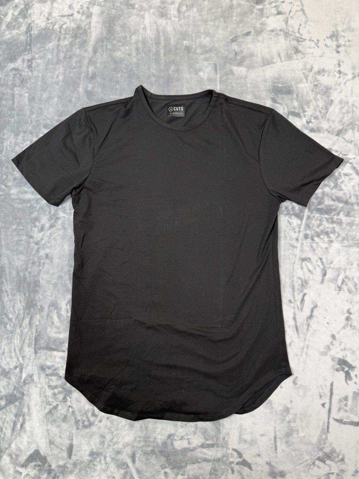 CUTS Clothing Men Elongated Crewneck T-Shirt NWOT