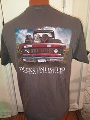 Ducks Unltd. Everything a Sportsman Need Men’s Medium Gray Short Sleeve T-Shirt.