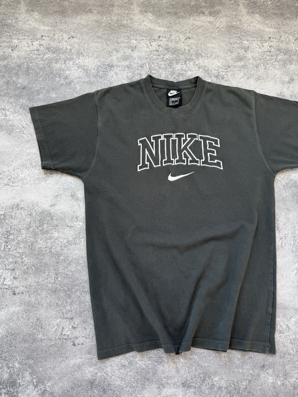 VTG 90s Nike Center Logo T-Shirt Big Logo Swoosh Embroidered Gray Tee Y2K Size S gallery