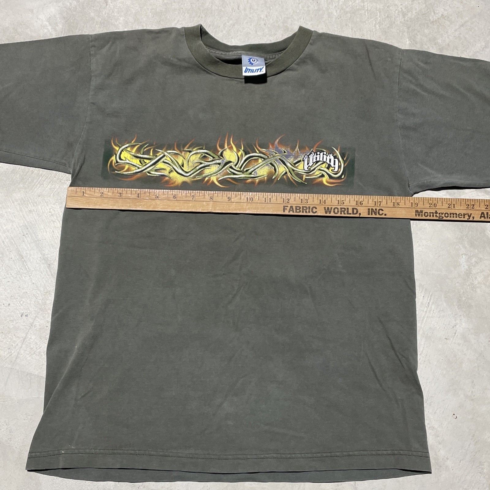 Vintage Y2K Barbwire Graphic T-Shirt Skater Punk Emo STREETWEAR SZ XL* (medium) gallery
