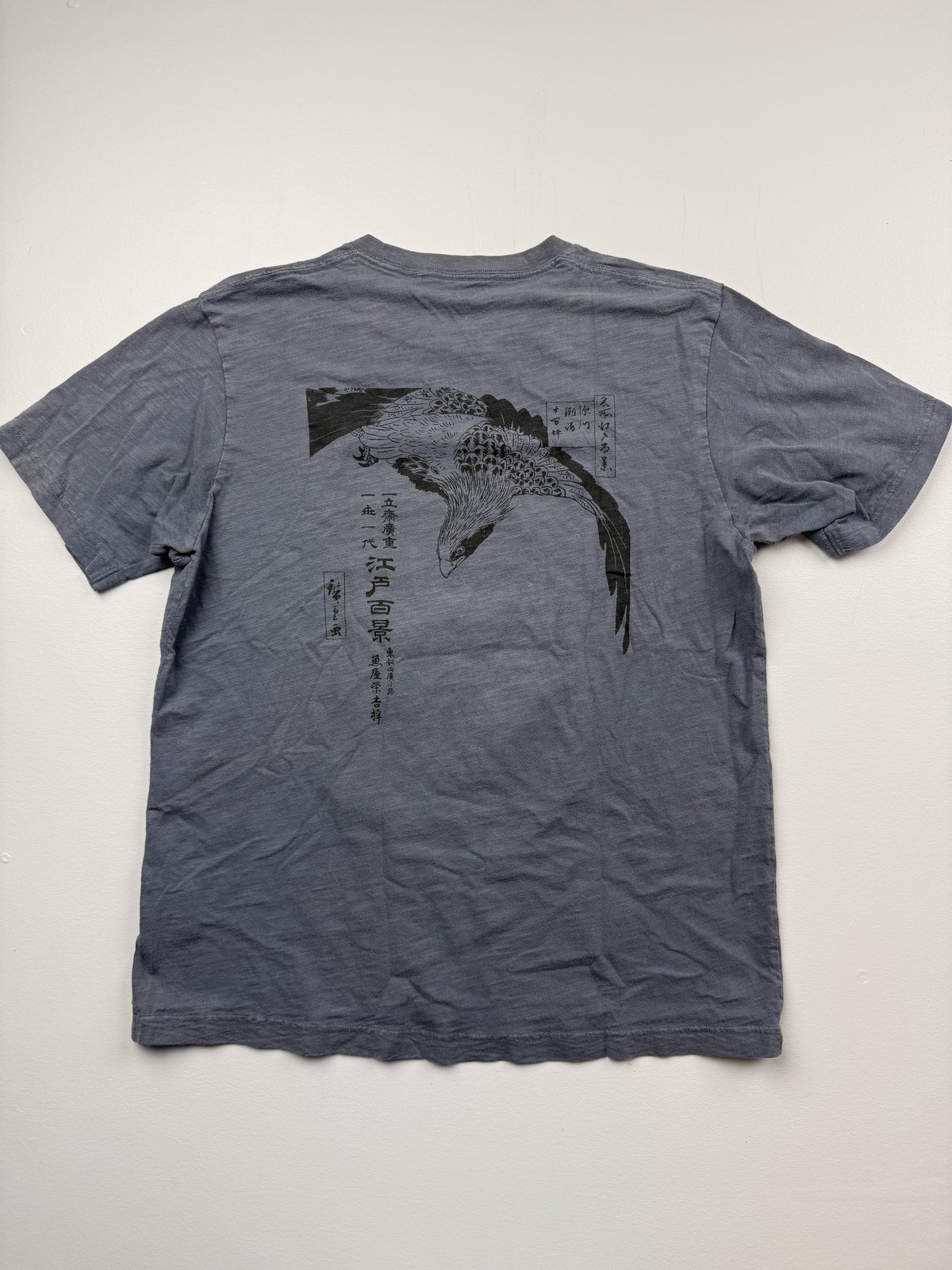 Uniqlo UT Shirt Mens Large Gray Japanese Art Hawk Mt Fuji Graphic Tee Two Sided gallery