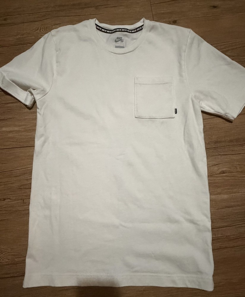 Nike SB shirt. Size Small Great condition. Men’s white shirt. See photos 181