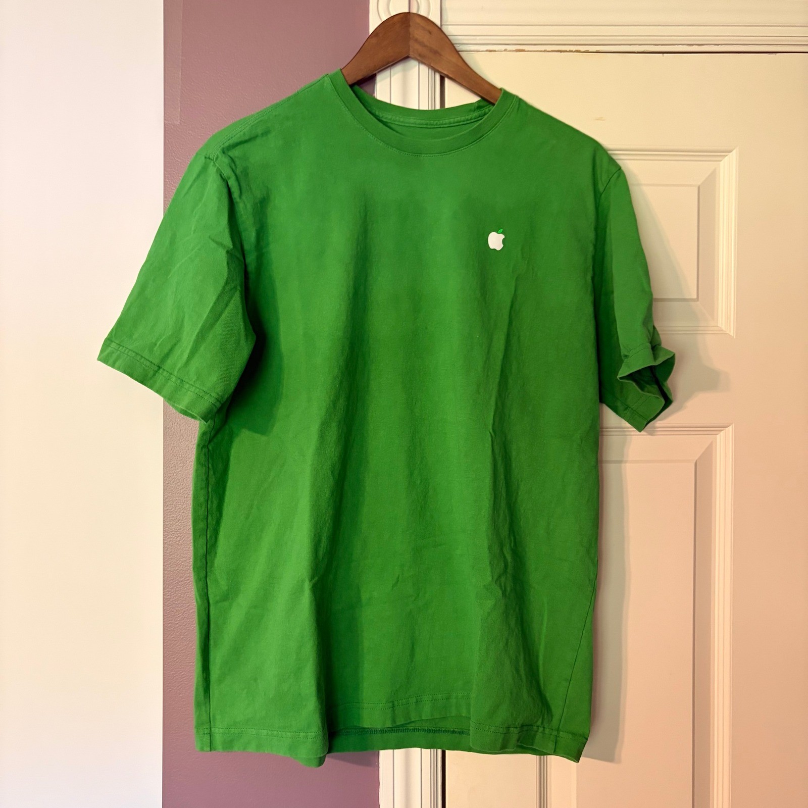 Apple T-Shirt Large Tech Promo Green Short Sleeve Recycled Cotton Logo Tee gallery
