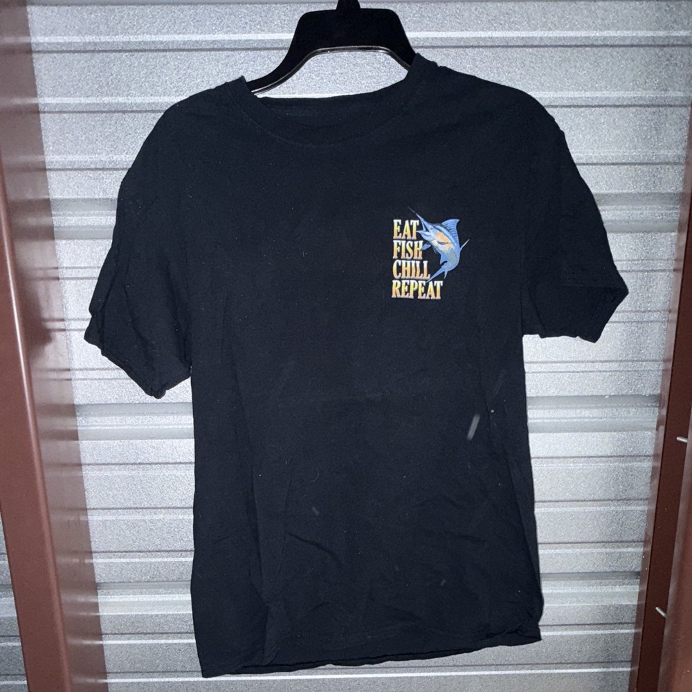 Croft & Barrow Men’s M Black Cotton Knit Short Sleeve Crew “Eat Fish Chill” Tee