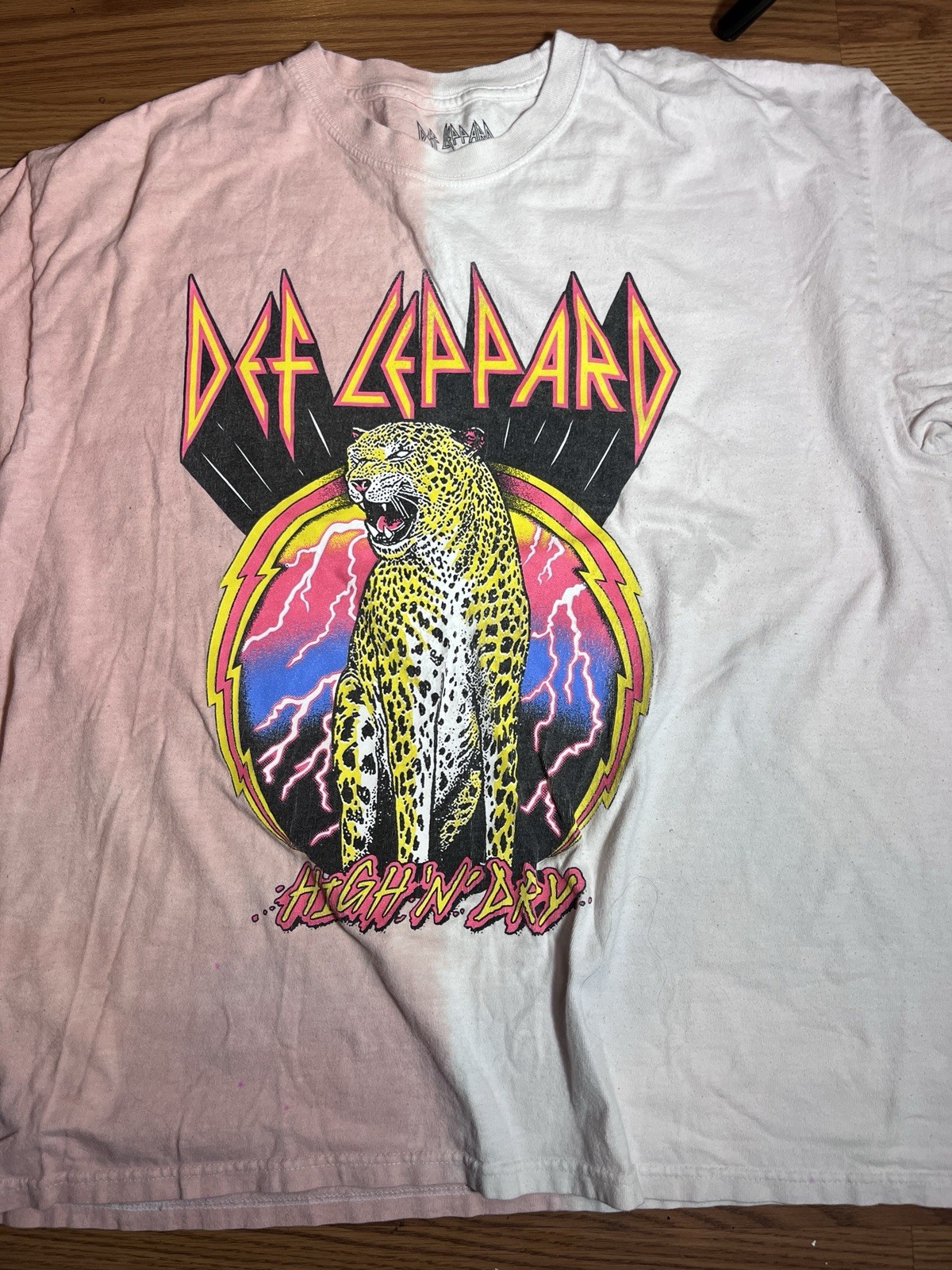 Def Leppard Mens Size L Hign N Dry Classic Rock T-shirt Tie Dye Music Band