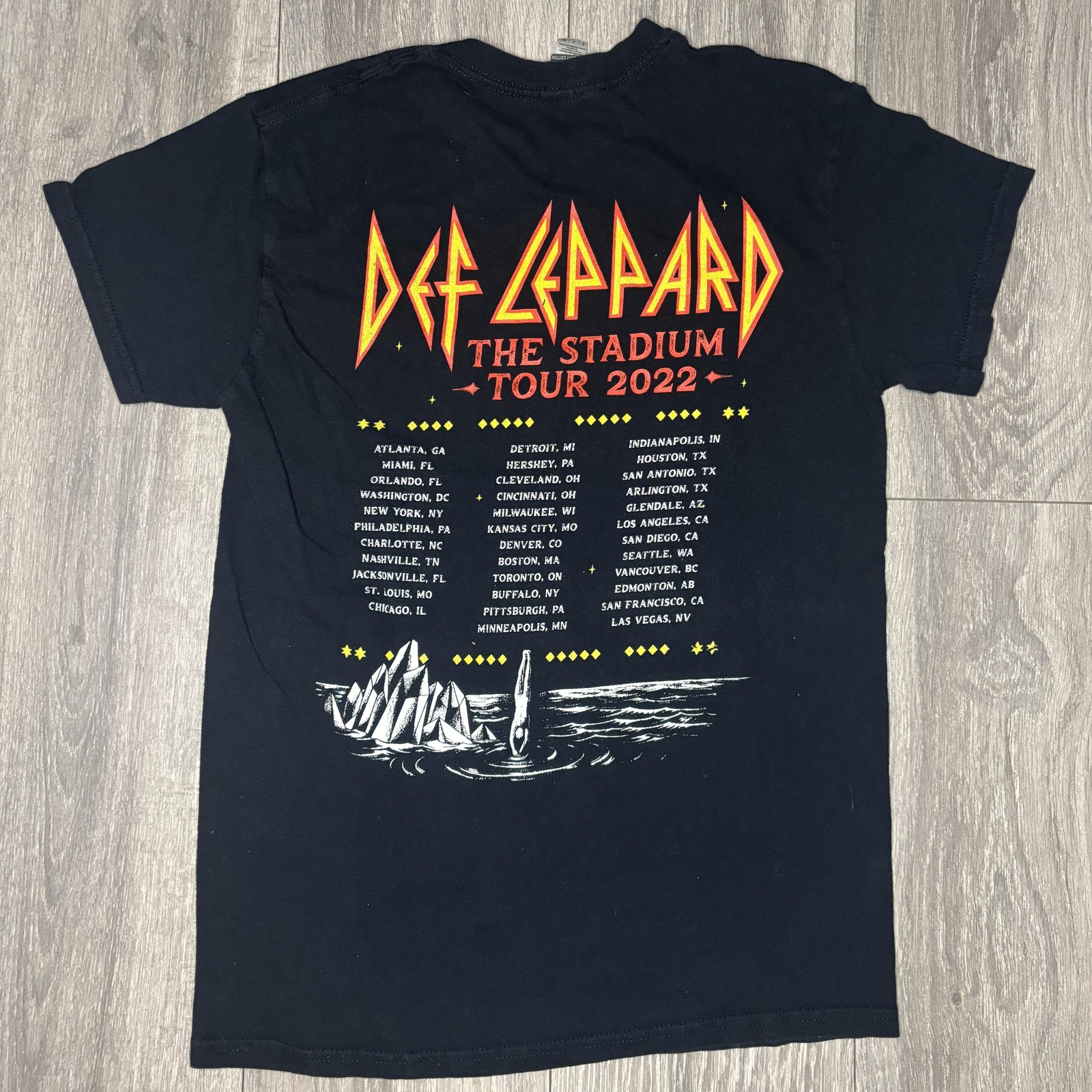 Def Leppard Shirt Mens Small Black Diamond Star Halos Tour 2022 Graphic Concert gallery