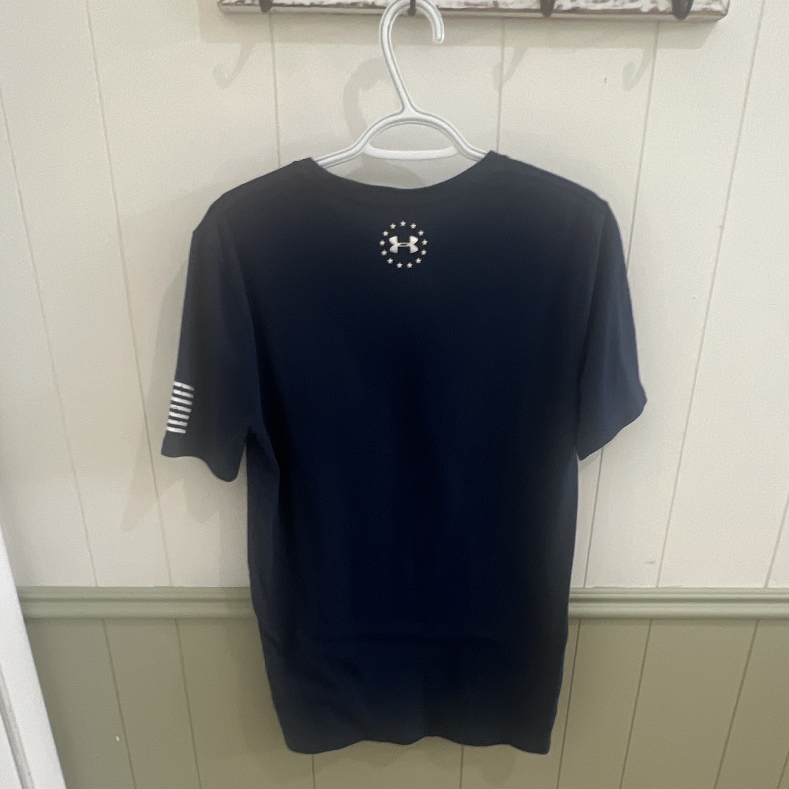 Under Armour HeatGear Men’s Black Loose Fit USA Flag Graphic Tee, S gallery