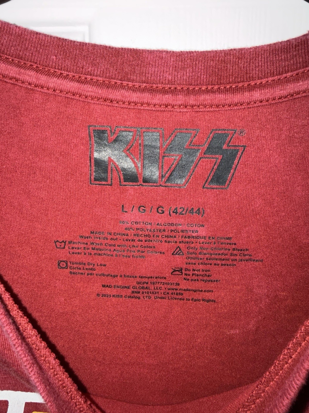 KISS Greatest Hits T-Shirt (LARGE 42/44) 60% Cotton 40% Polyester NEW WITH TAGS gallery