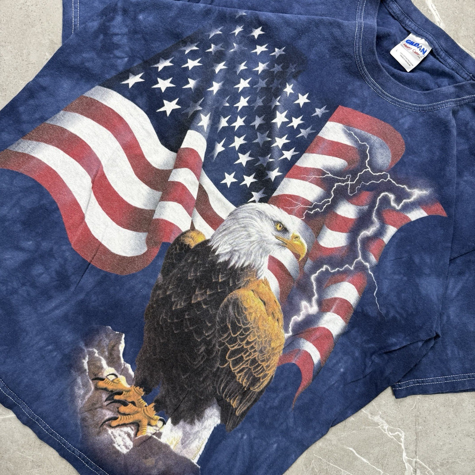 Vintage 2000s United States Flag Bald Eagle The Mountains Print T-Shirt Large gallery