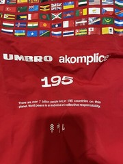 Umbro X Akomplice World Peace Long Sleeve Jacket M Red 1/4 Zip