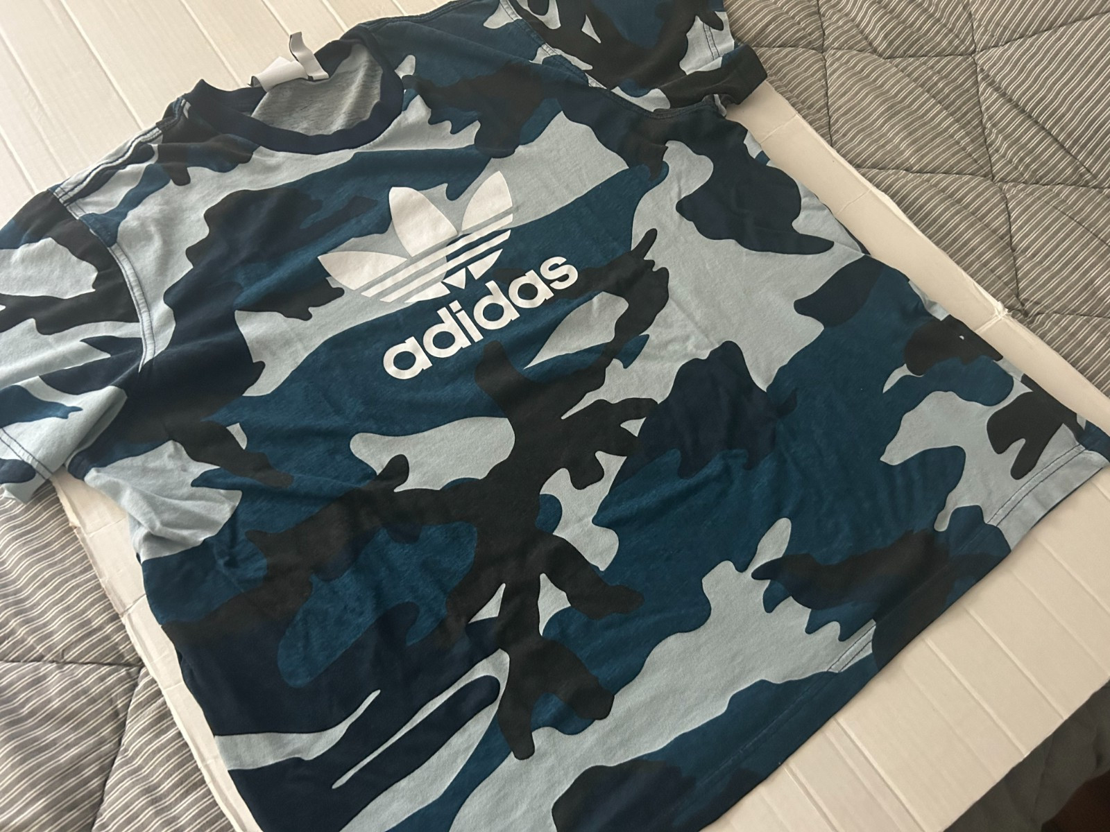 ADIDAS TREFOIL BLUE CAMO SIZE XL SHORTS SLEEVE T-SHIRT...SEE DESCRIPTION' gallery