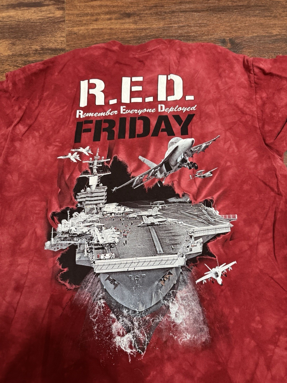 The Mountain Mens T-shirt Red US Navy Remember Everyone Retired Logo LARGE gallery