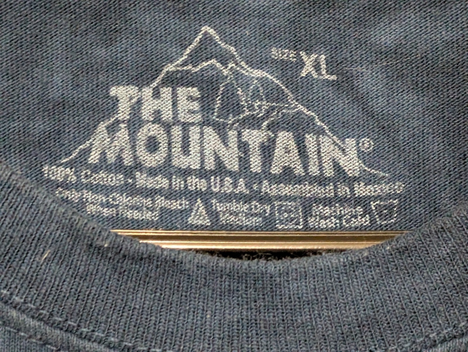 The Mountain Men's T-shirt Blue Patriotic Cat Retired Logo XL #2755 EUC gallery
