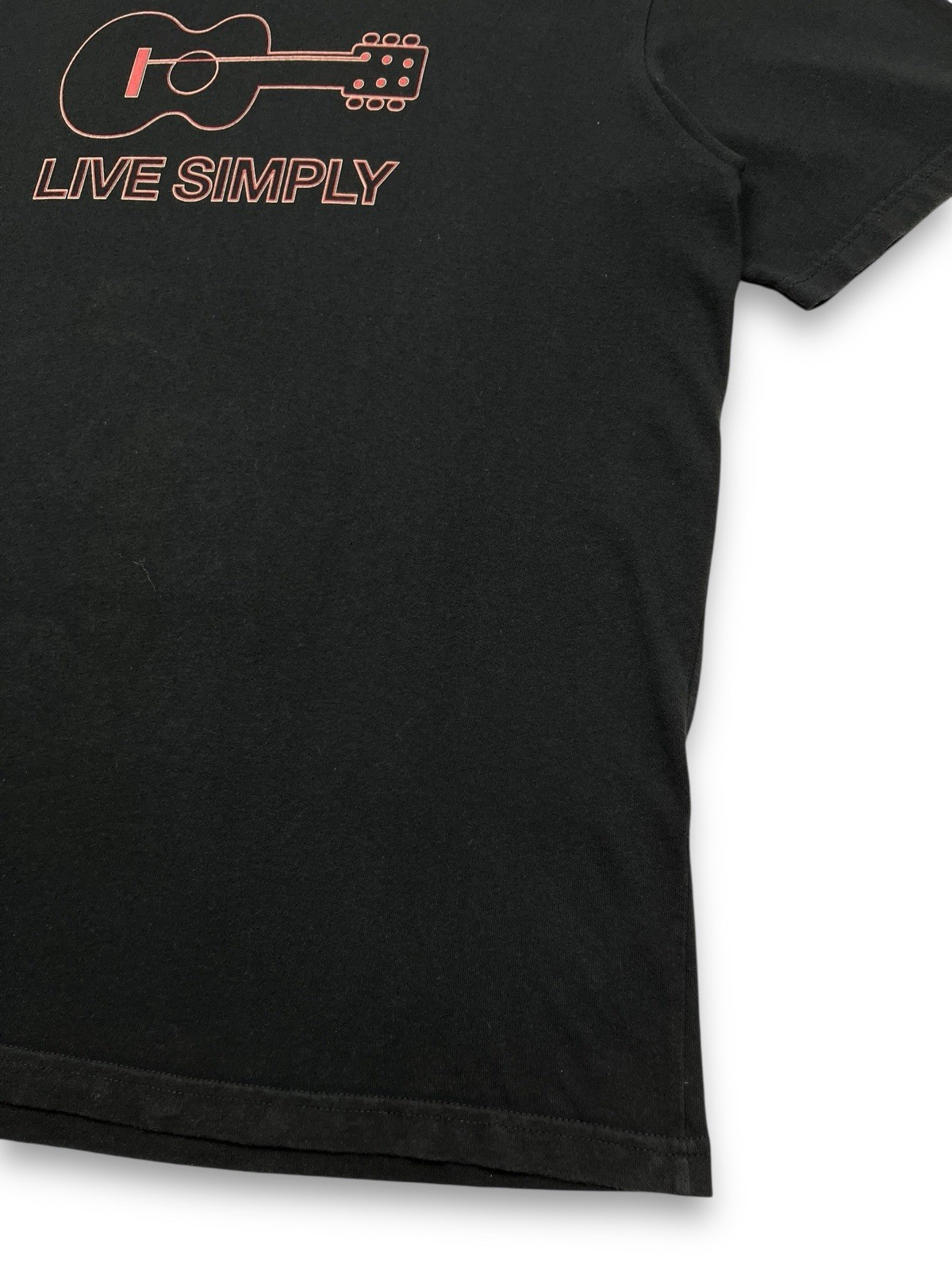 Patagonia Live Simply One String Guitar Logo Black Tee-Shirt Size Large gallery