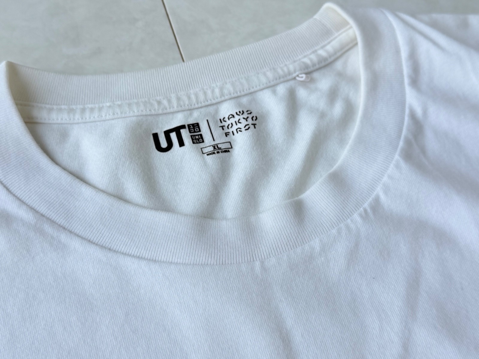 KAWS x UNIQLO T-Shirt Size XL White Used Stain on Back Japan gallery