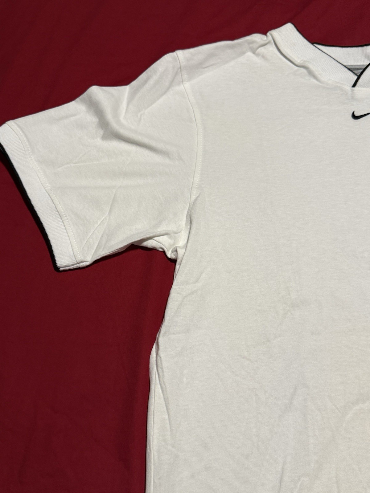 Nike Center Swoosh T-shirt Men’s Large White V-Neck Ribbed Collar Middle Swoosh gallery
