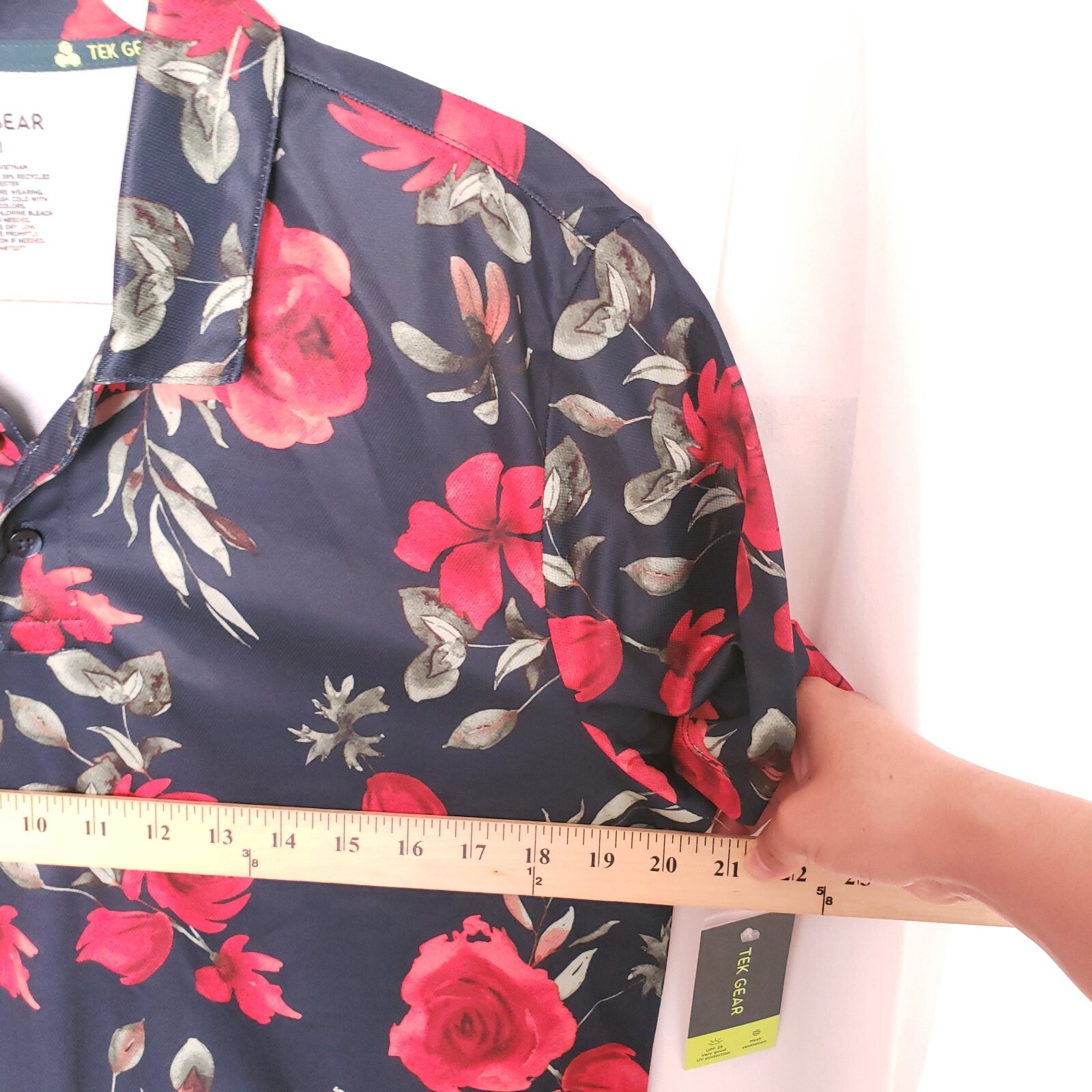 Tek Gear Navy Blue Red Roses Floral Collar Button Up Athletic Shirt Size M gallery
