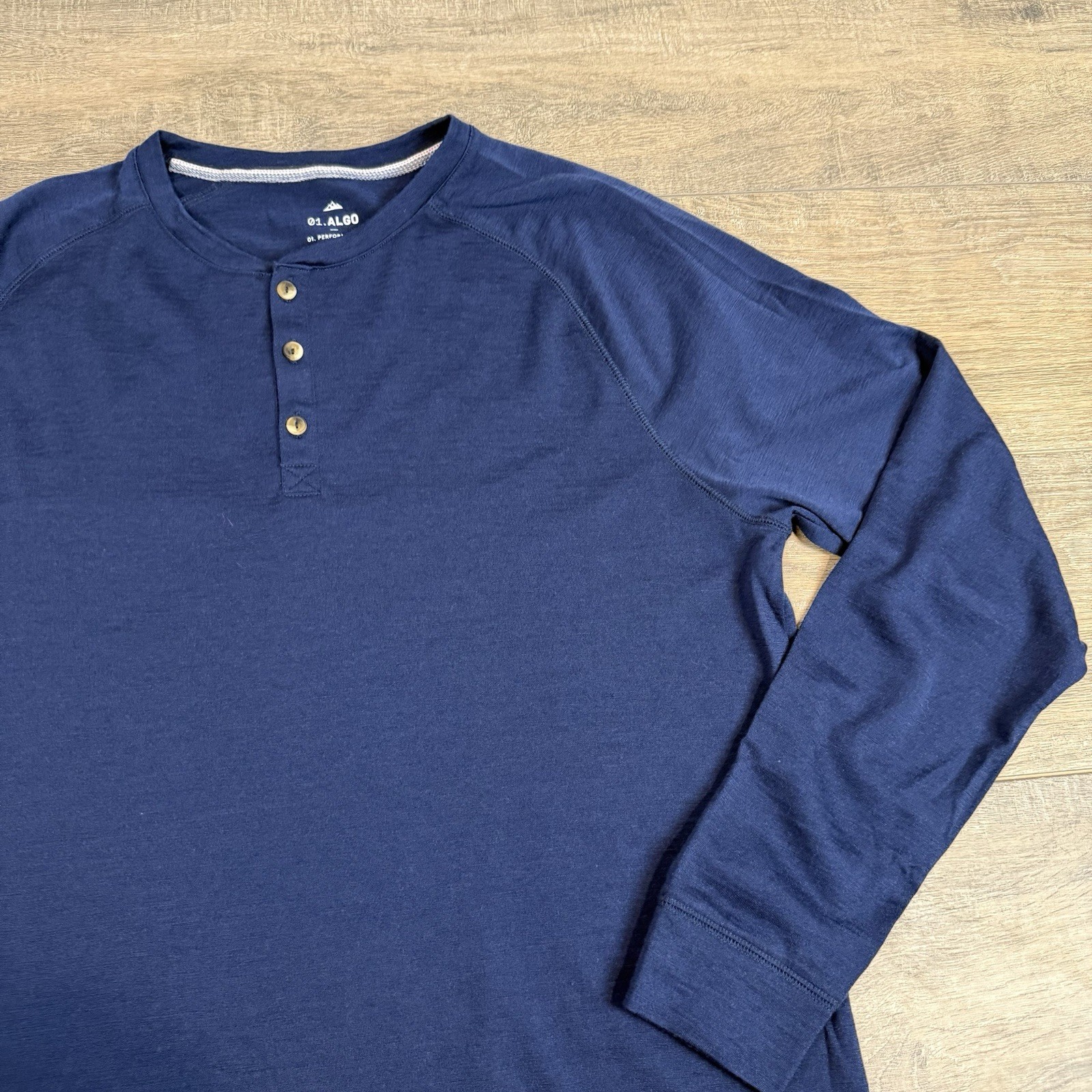 01.Algo Mens 100% Merino Wool Henley Shirt Size Large Performance *READ* B14 gallery
