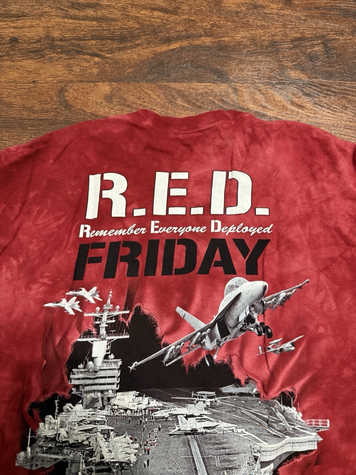 The Mountain Mens T-shirt Red US Navy Remember Everyone Retired Logo LARGE gallery