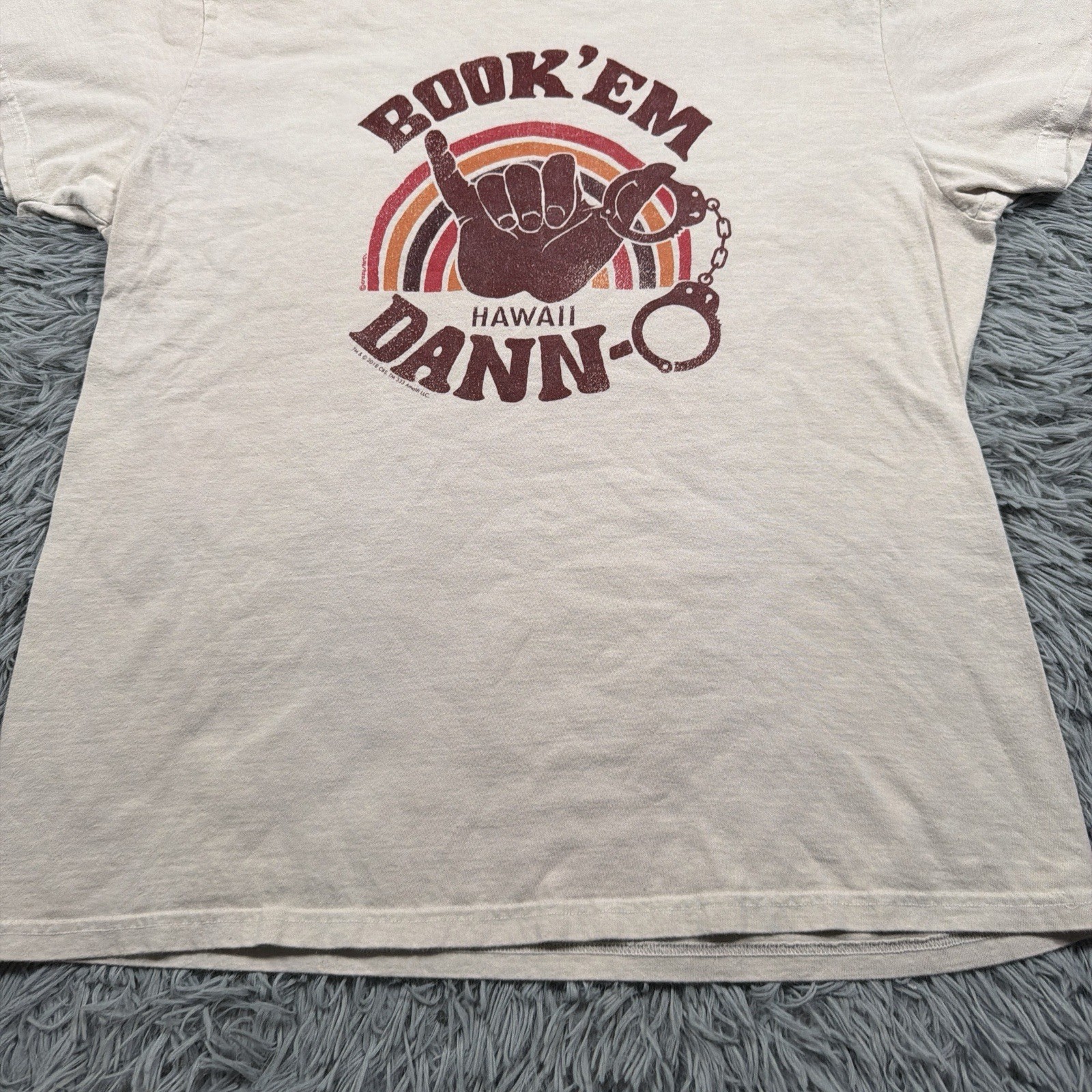 Crazy Shirts Shirt XXL Beige Hawaii Five O Series Book’Em Danno Pullover Mens gallery