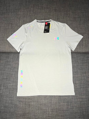Under Armour Reflective T-Shirt (OG VERSION) – Schwarz/Weiss/Grau/Blau Gr. M-L