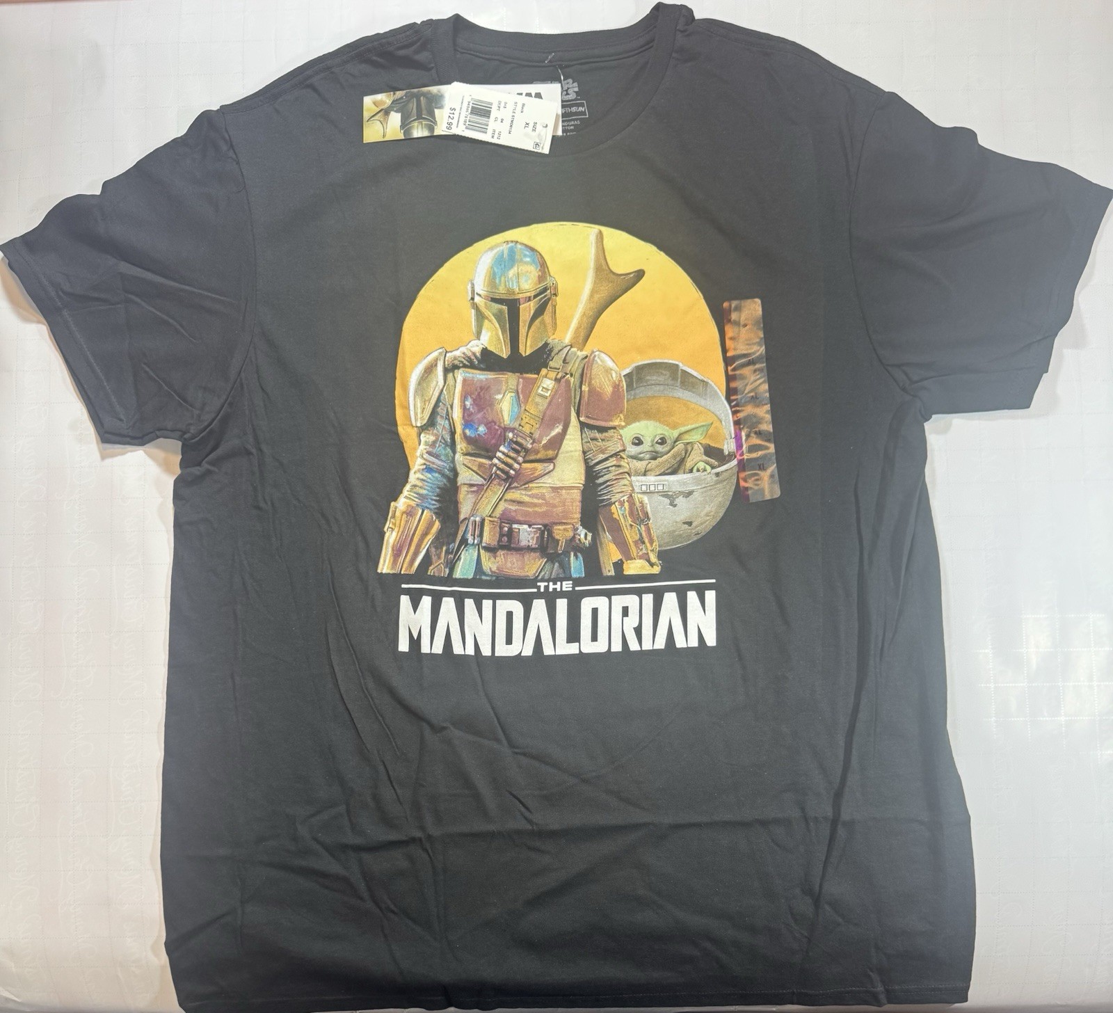 !NEW! Star Wars “The Mandalorian”with baby Yoda. T Shirt Men’s Size XL