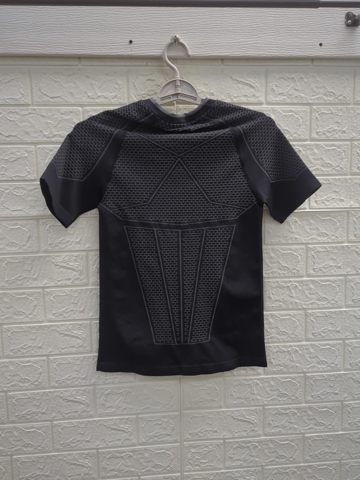 New Youngla Batman Compression Tee Men's Size Medium gallery