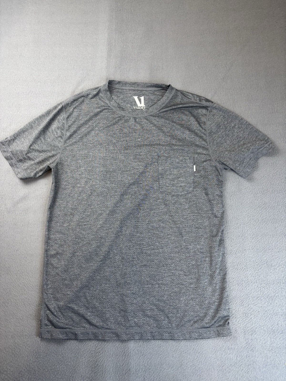 Vuori Mens Pocket T-Shirt Grey Lightweight Athletic Stretch Medium Stretch