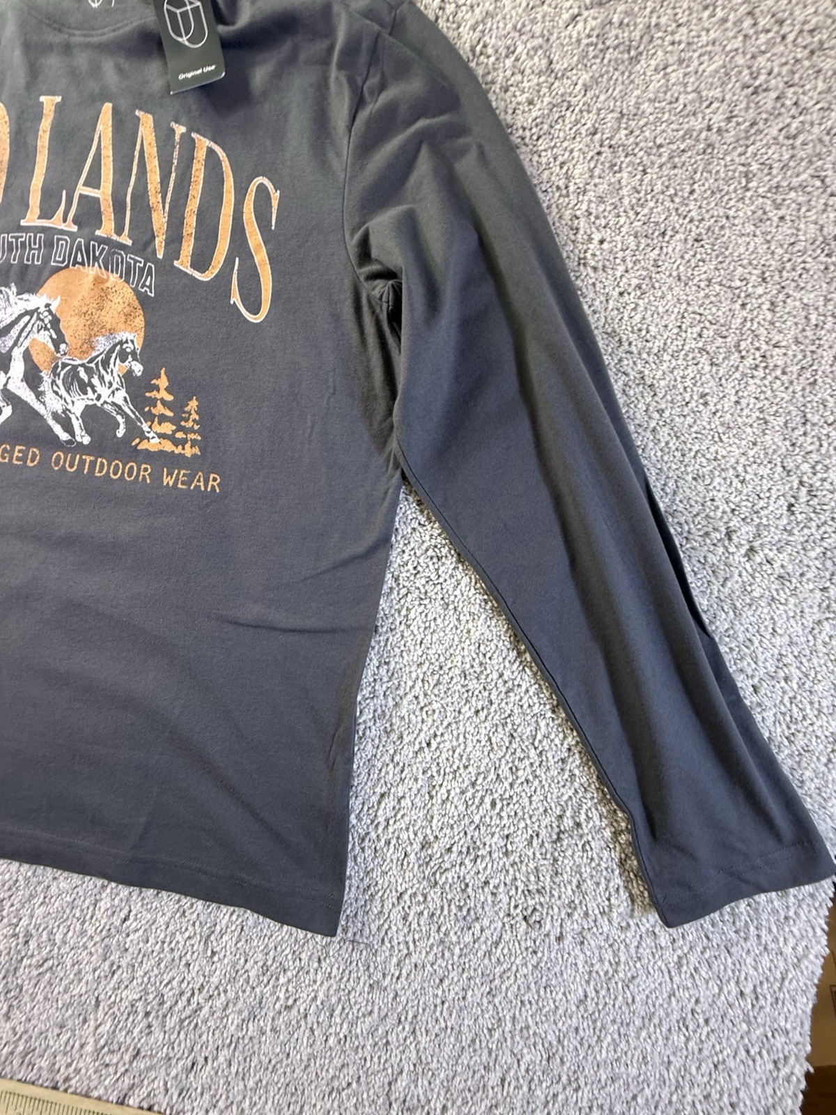 NWT Original Use Men's Bad Lands South Dakota Long Sleeve T-Shirt Grey Medium gallery