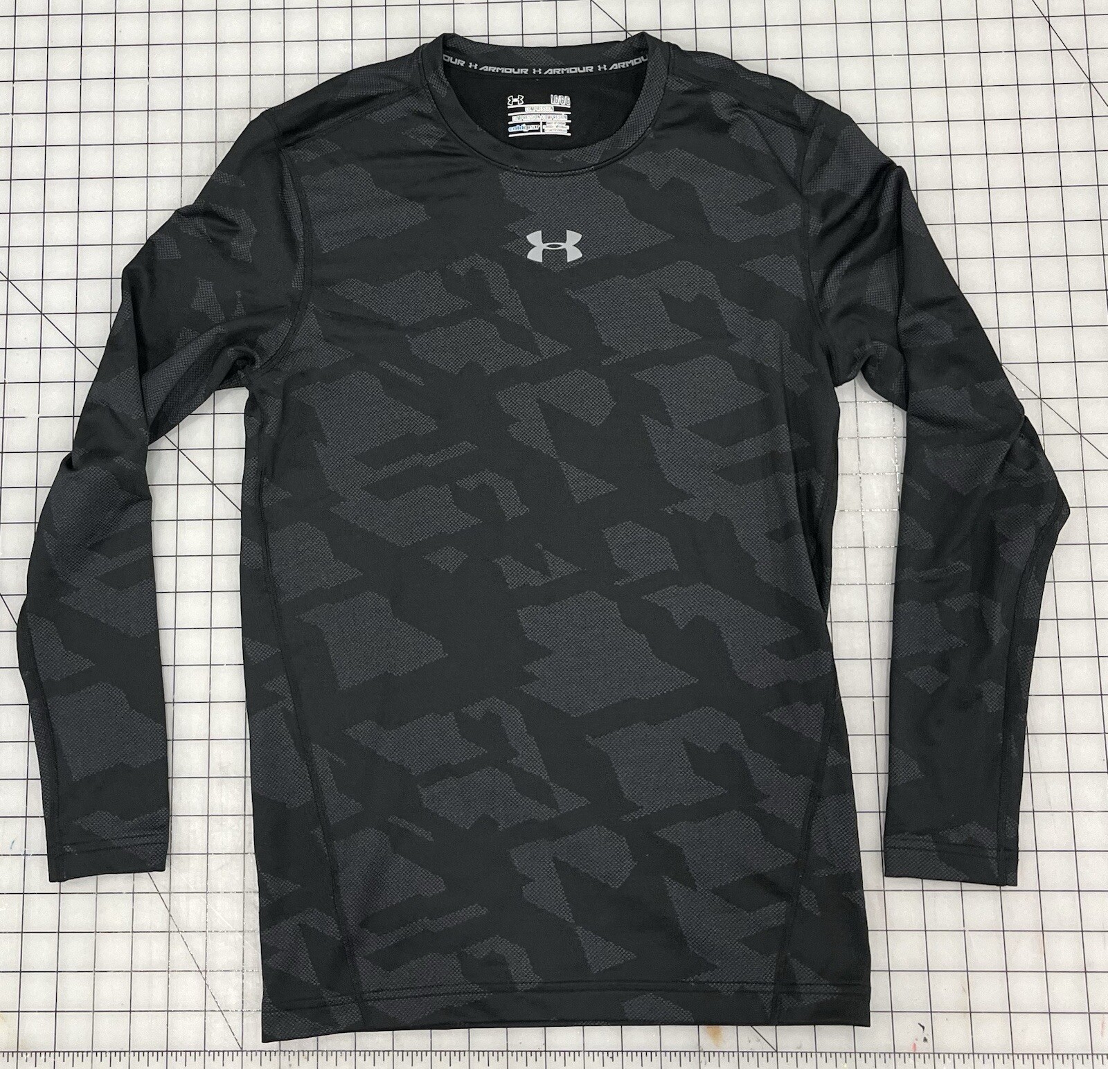 Under Armour Compression Shirt Long Sleeve  Logo Large  I9