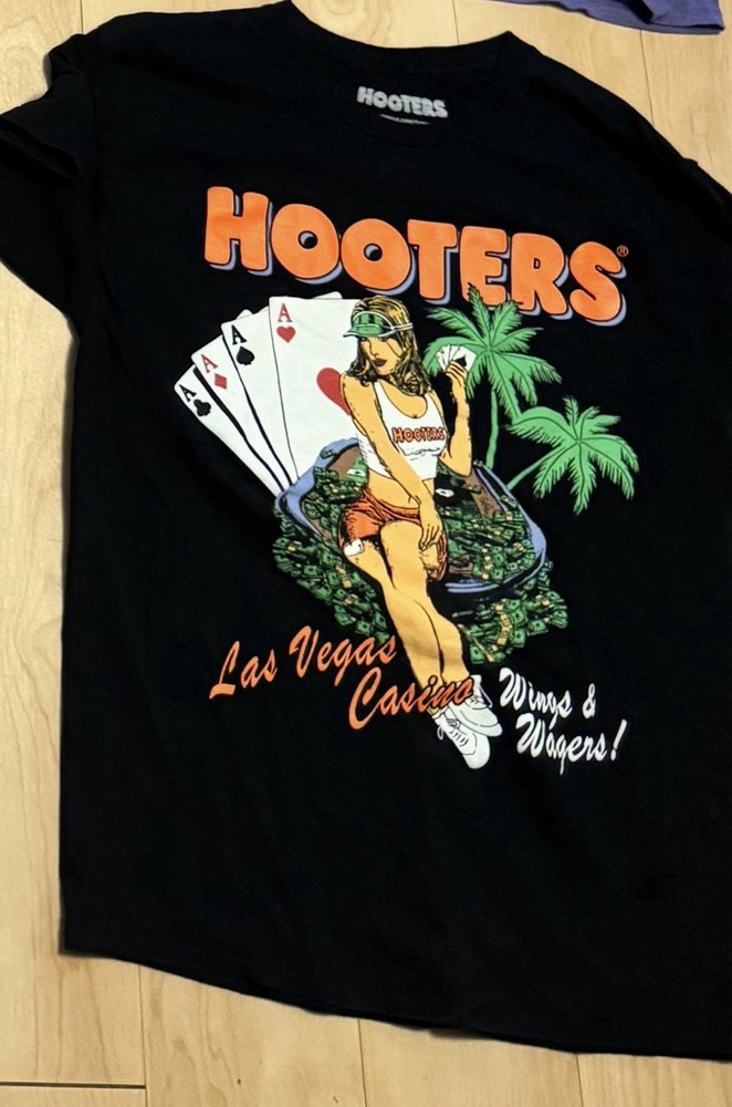 Hooters Ripple Junction Men’s L Black Casino Las Vegas Graphic Tee Wings& Wagers