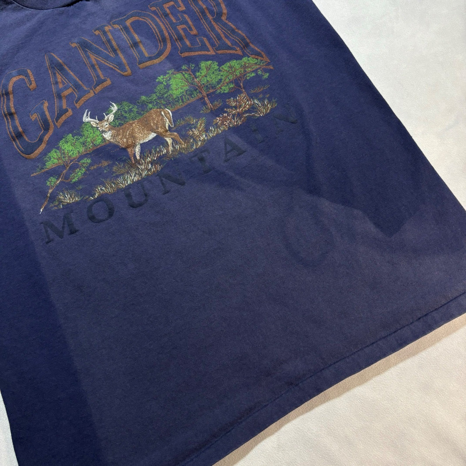 Vintage 90's Gander Mountain Deer T-Shirt M Sun Faded Single Stitch Made in USA gallery