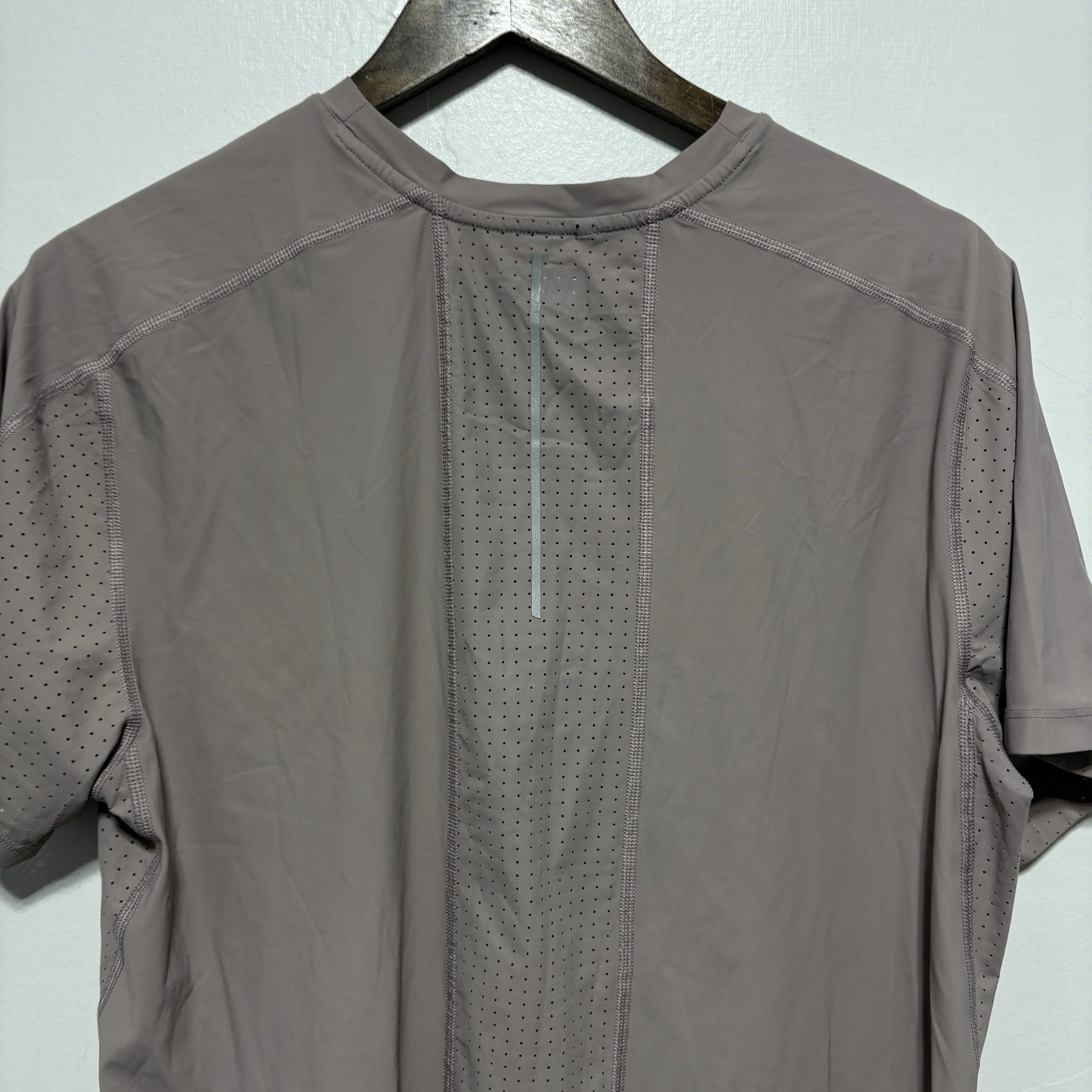 VRST Shirt Mens M Purple Performance Lightweight Breathable Stretch Gym Active gallery